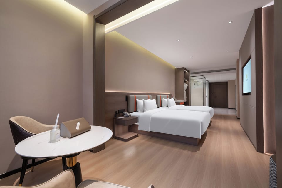 Superior Twin Room | Laptop workspace, blackout drapes, WiFi (free)