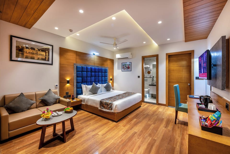 Executive Room, City View | Minibar, desk, iron/ironing board (on request), WiFi (free)