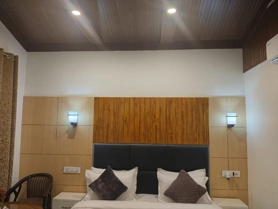 Deluxe Room | Premium bedding, soundproofing, free WiFi, bed sheets