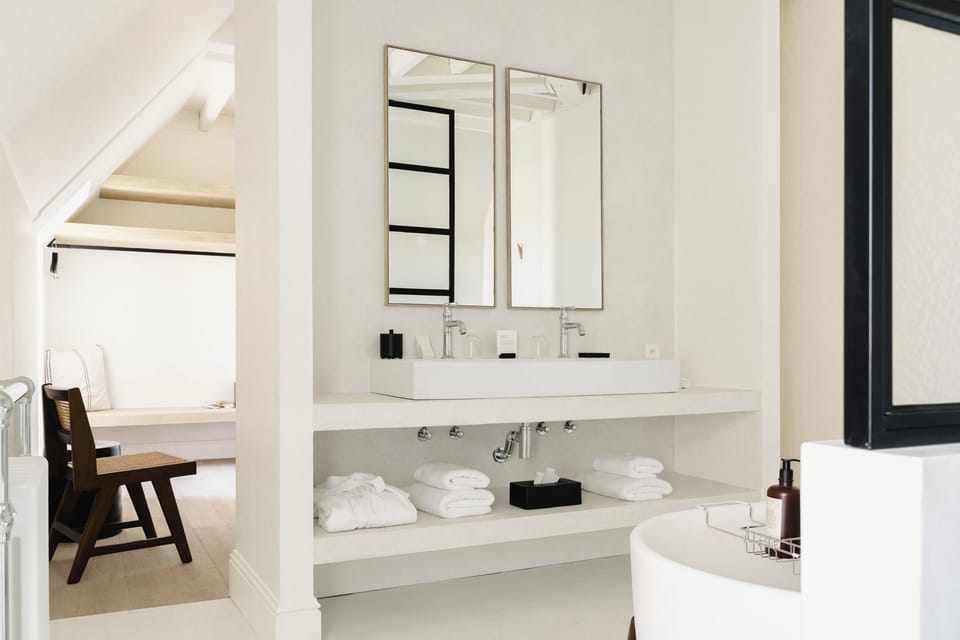 Junior Suite | Bathroom | Hair dryer, towels