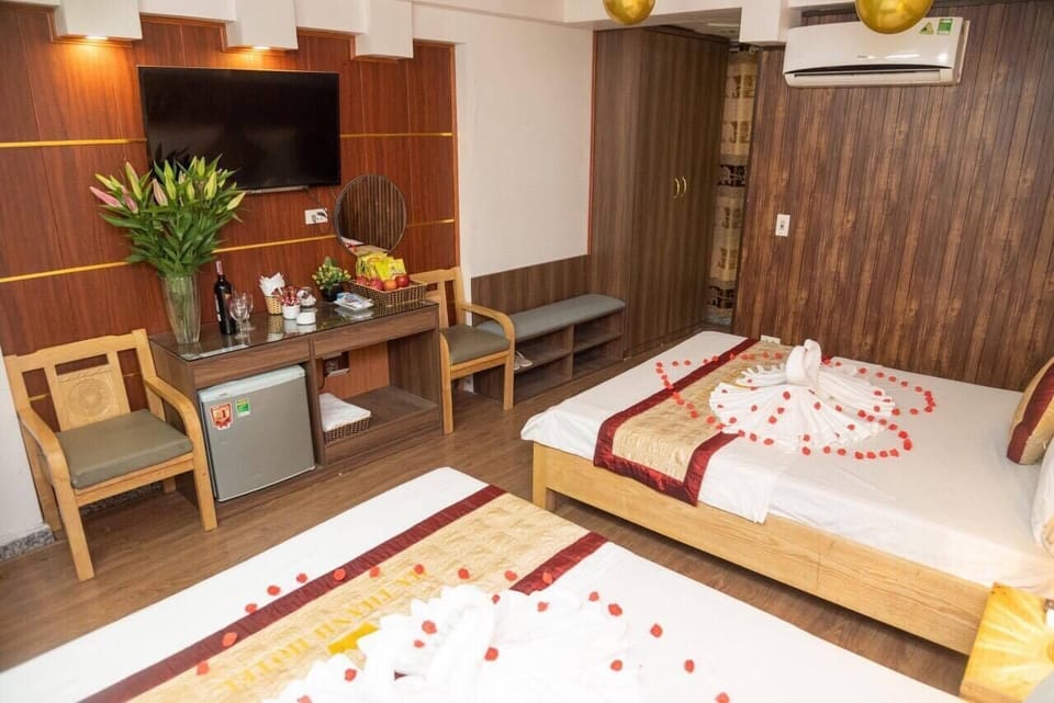 Select Comfort beds, free minibar, desk, laptop workspace