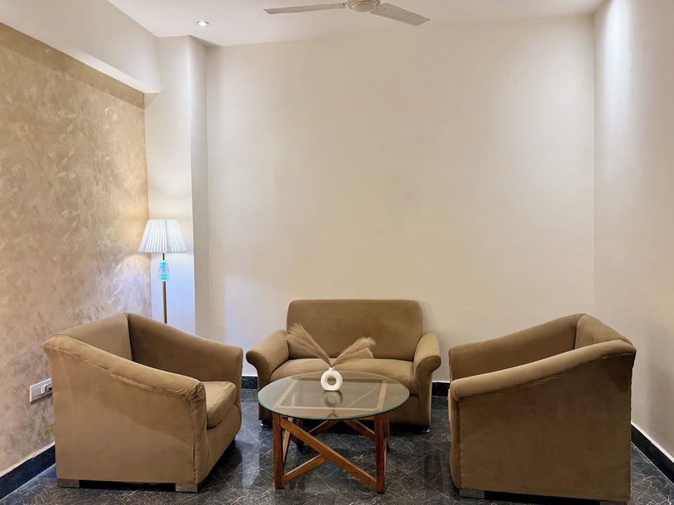 Desk, laptop workspace, free WiFi