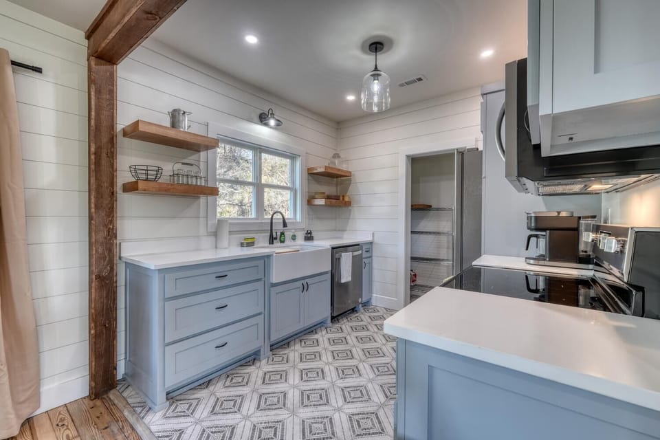 “No need to dine out when your kitchen looks this good. 🍽️💫”