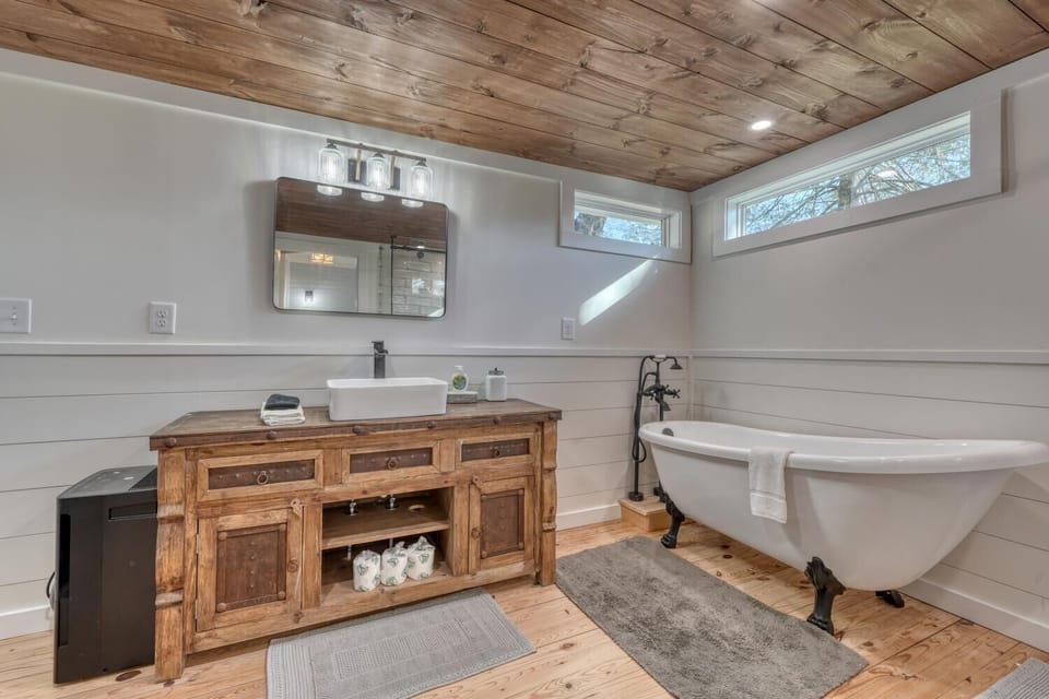 “Long day? This tub’s got you.”