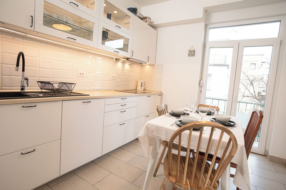 Superior Apartment, Balcony, City View | Private kitchen | Electric kettle