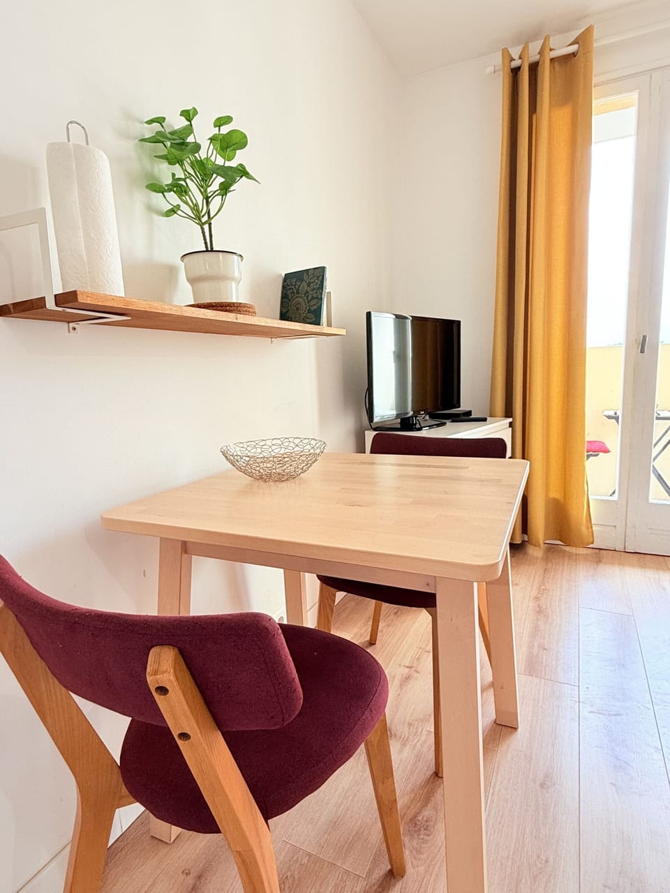 Studio, Balcony, Partial Lake View | Dining
