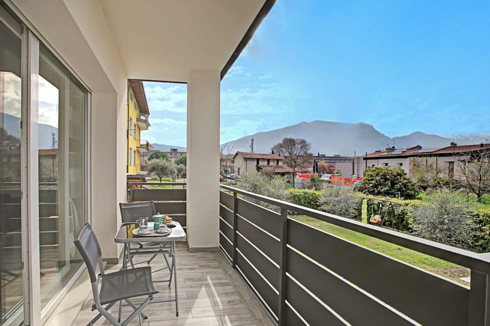 Family Apartment, 3 Bedrooms, Balcony (Thomas's House) | Outdoor dining