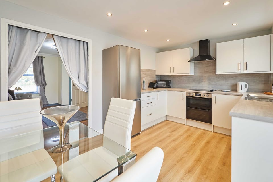 House | 3 bedrooms, desk