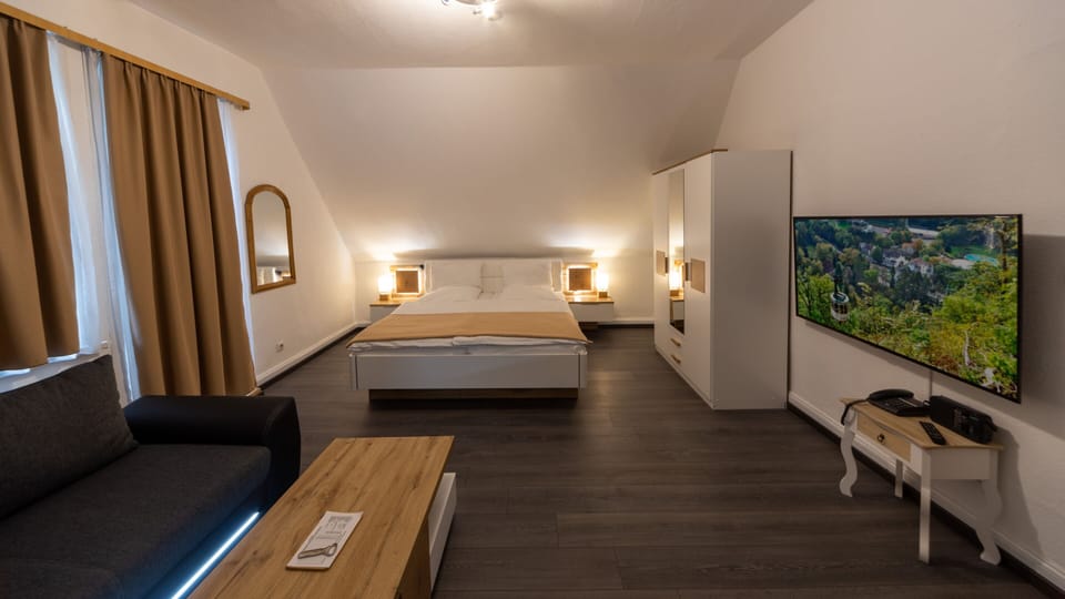 Deluxe Twin Room, Private Bathroom, Mountain View | Individually furnished, desk, laptop workspace, free WiFi