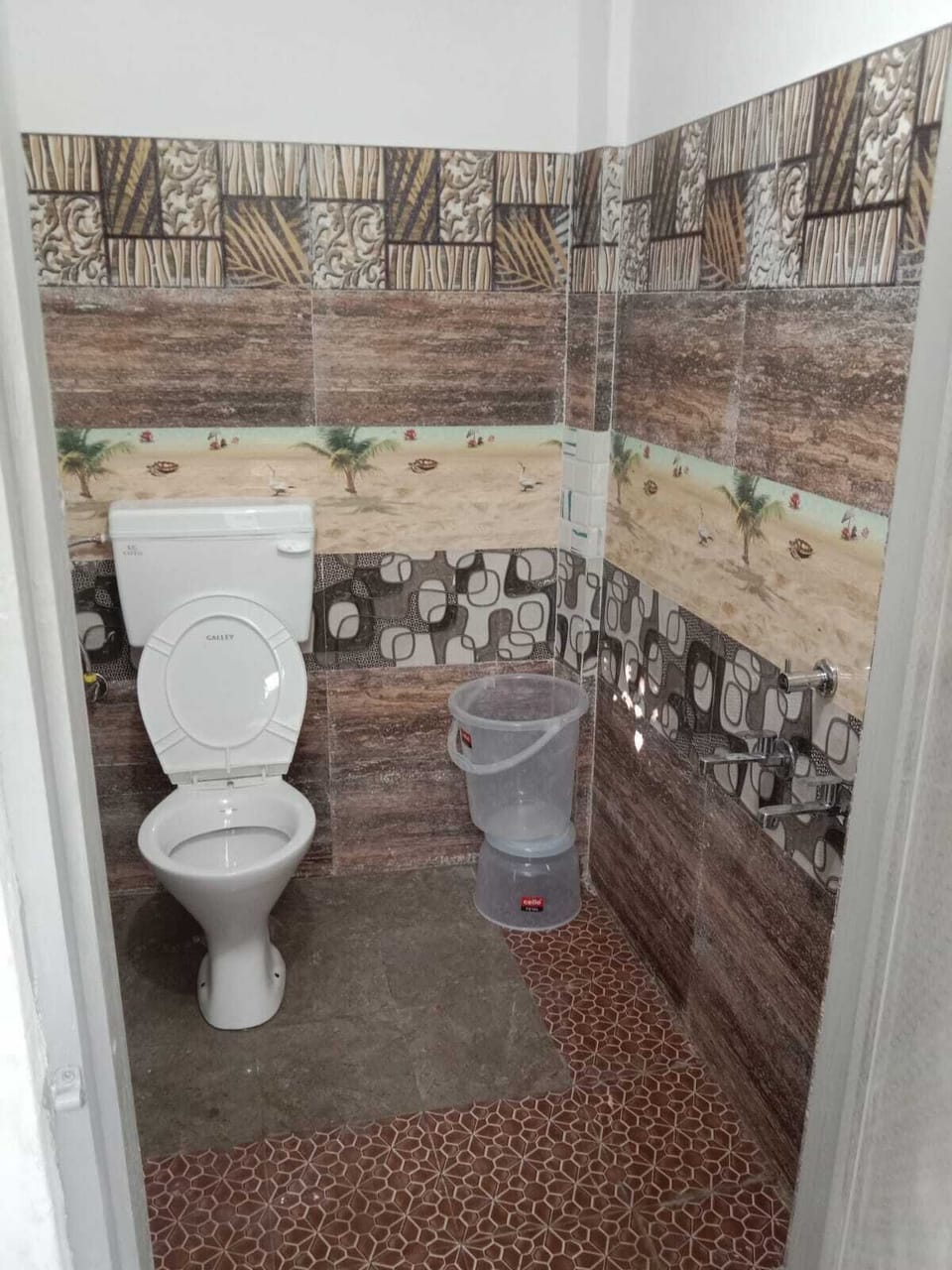 Basic Room | Bathroom | Soap, shampoo, toilet paper