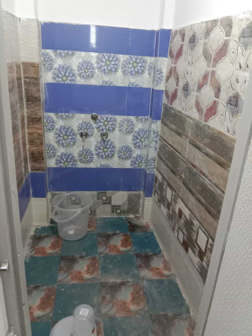 Basic Room | Bathroom | Soap, shampoo, toilet paper