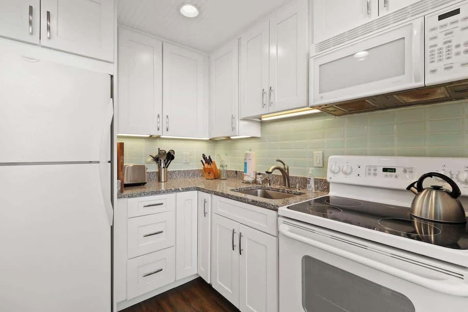 Step into a culinary masterpiece with our contemporary white kitchen. A sleek and modern design awaits, promising not just a cooking space, but a canvas for culinary inspiration and stylish functionality.