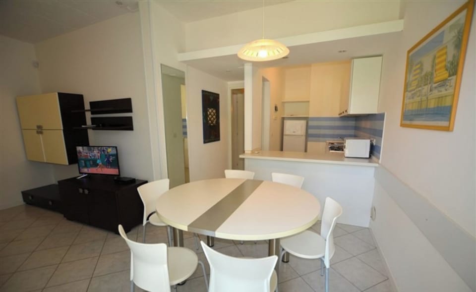 Villa, 3 Bedrooms, Patio, Garden View | Dining room