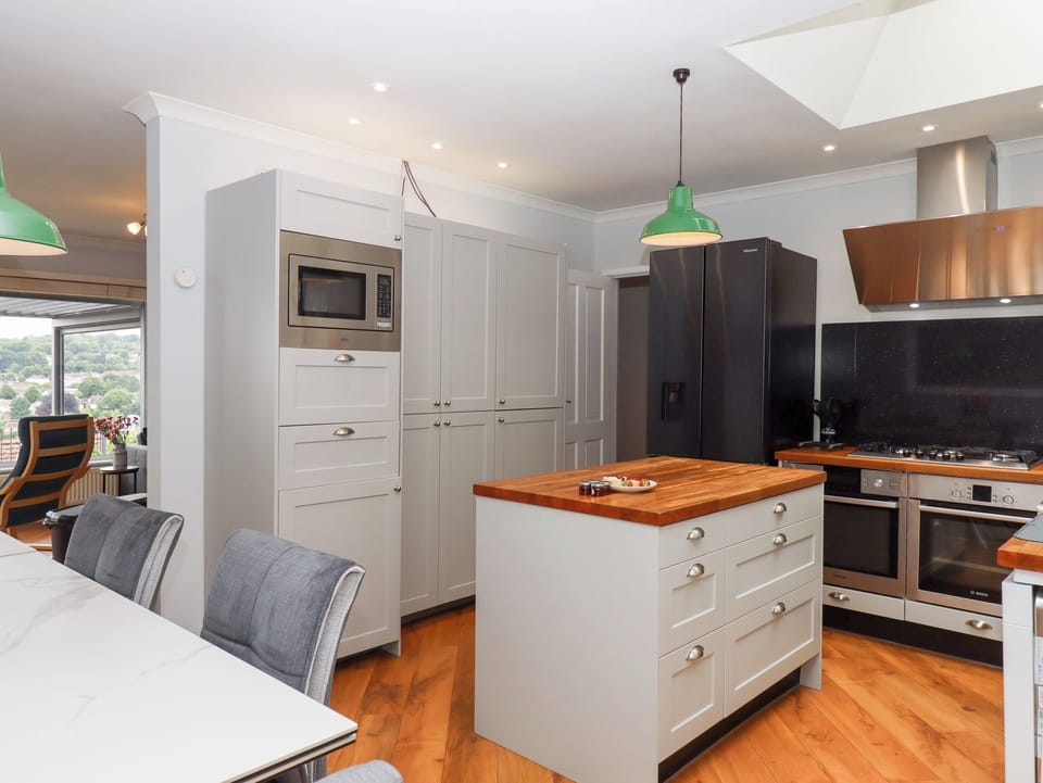 Fridge, microwave, dishwasher, toaster