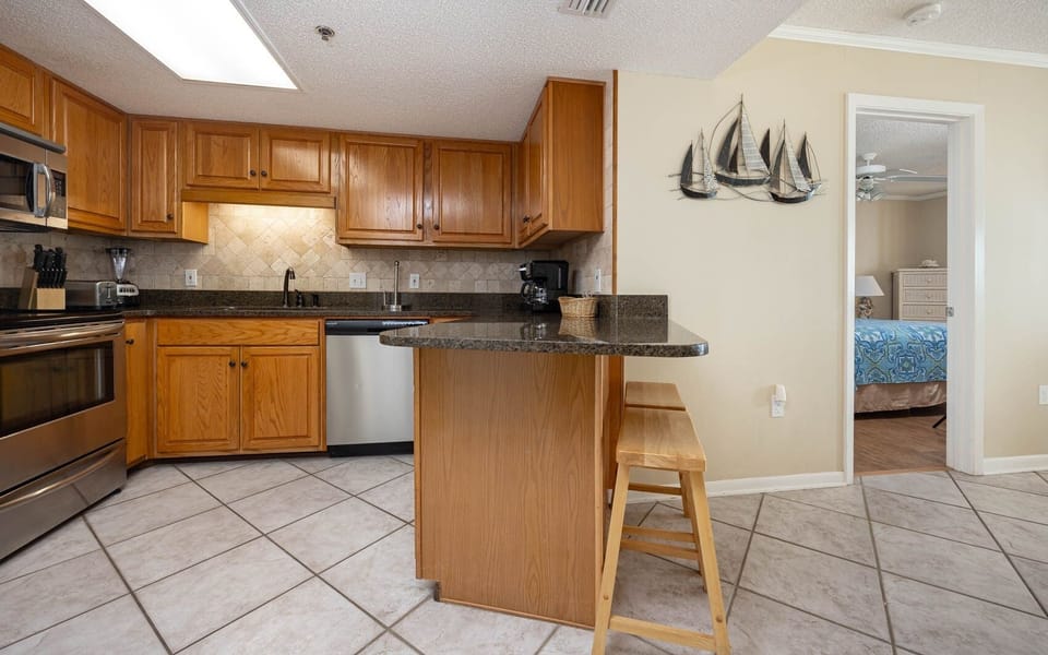 Condo, 2 Bedrooms | Private kitchen | Fridge, oven, coffee/tea maker