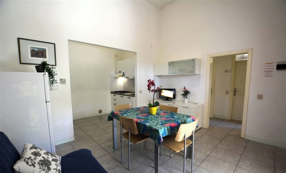 Villa, 2 Bedrooms, Patio, Garden View | Dining room