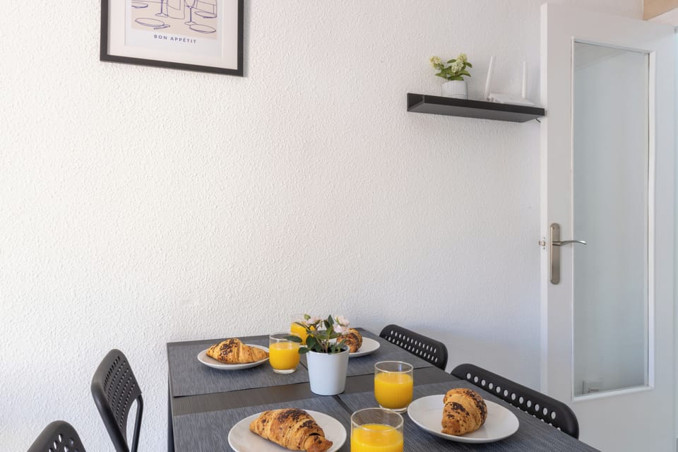 Apartment, 2 Bedrooms, Accessible, Balcony | Dining room