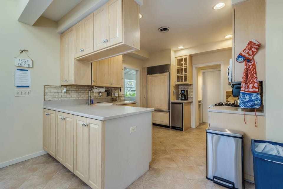 House, Multiple Beds, Patio, Garden View (OAK AVENUE 77) | Private kitchen | Coffee/tea maker