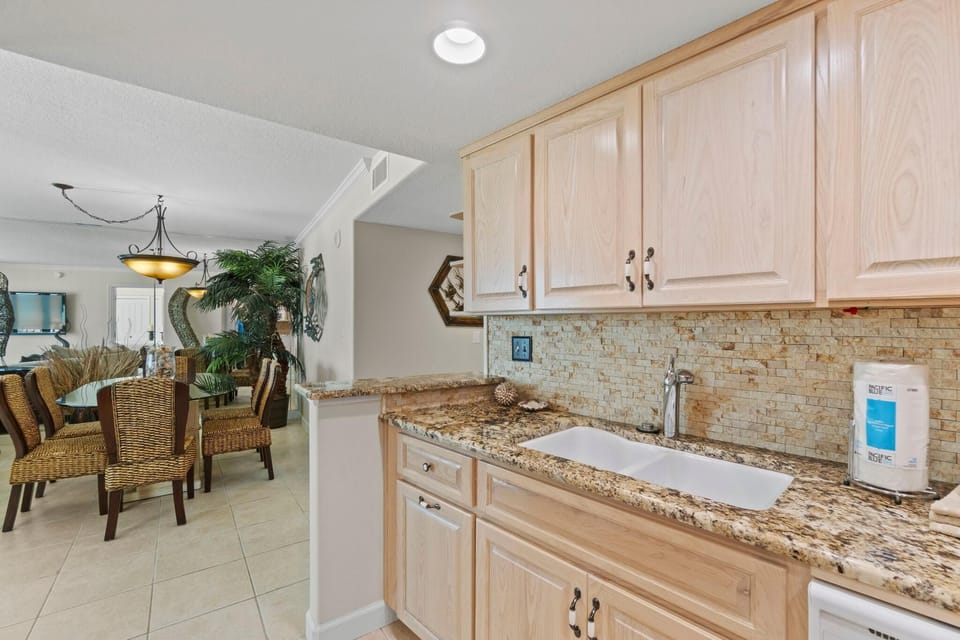 Condo, Multiple Beds (Perdido Towers East 703) | Private kitchen | Oven, toaster