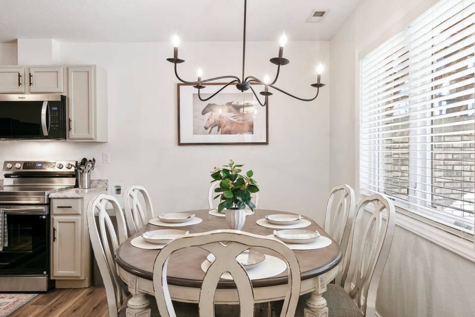 Dining space for everyone! 