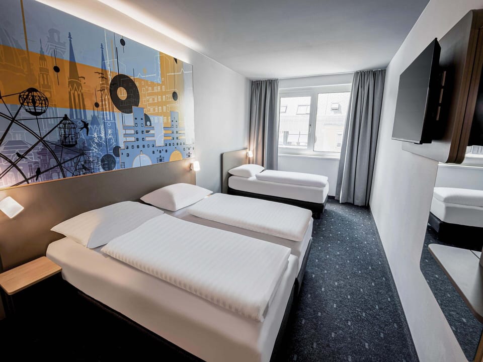 Triple Room | Desk, free WiFi