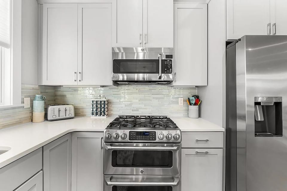 House, Multiple Beds (Pineapple & Palms) | Private kitchen | Oven, toaster