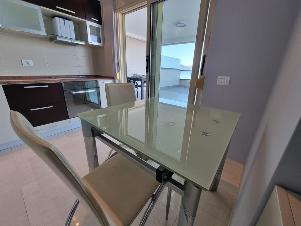 Superior Studio Suite, Balcony, Beach View | Living area