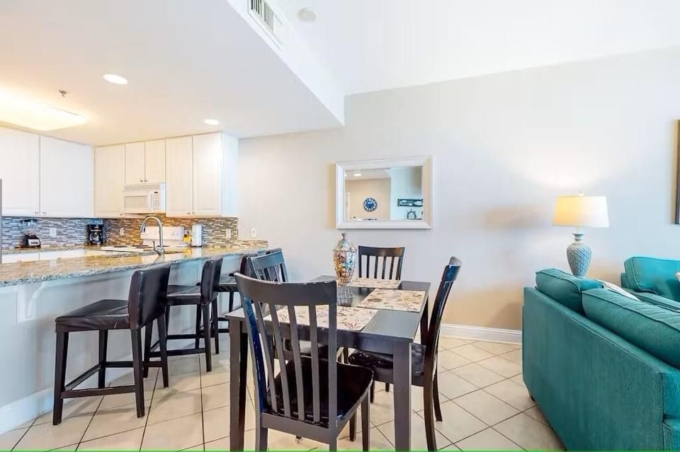 Condo, Multiple Beds (Lighthouse 914) | Dining