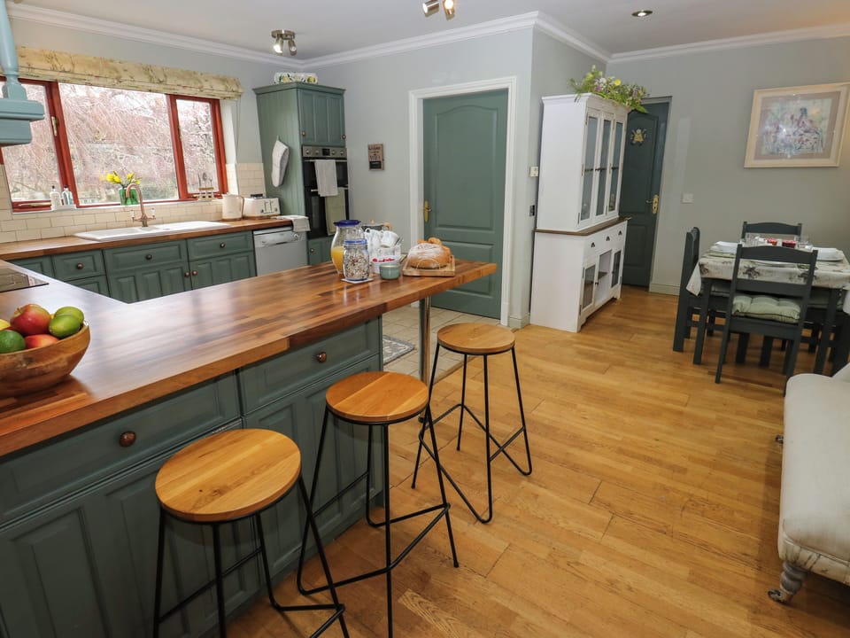 Dishwasher, electric kettle, cookware/dishes/utensils