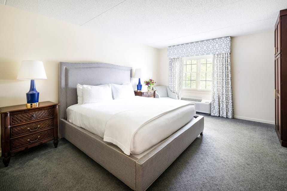 A cozy and inviting bedroom with soft lighting and elegant decor for a restful stay.