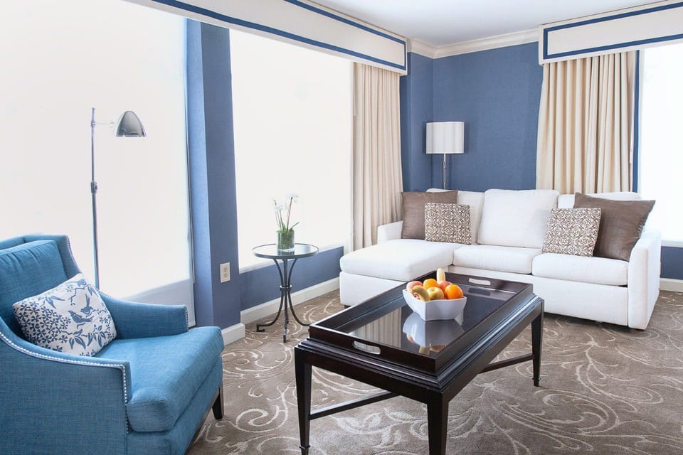 Bright and inviting living space, where modern elegance meets total comfort for a relaxing stay.