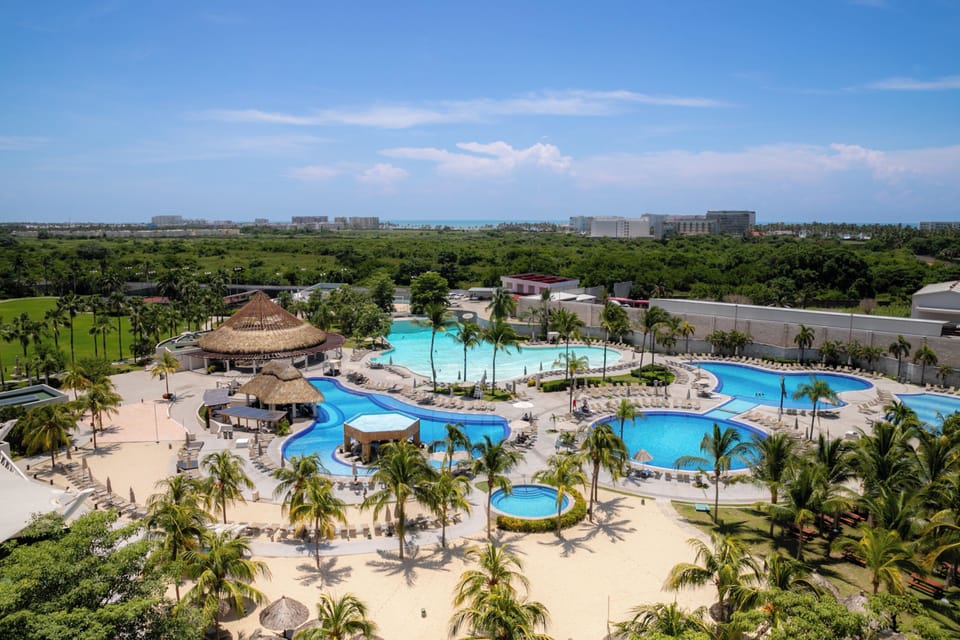 6 outdoor pools, open 8:00 AM to 8:00 PM, pool umbrellas, sun loungers