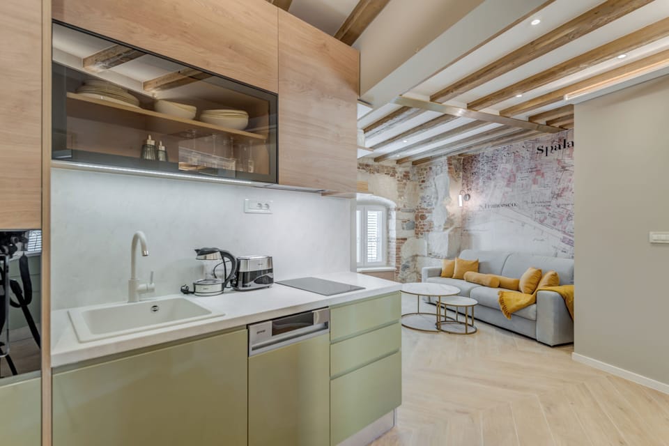 Deluxe Suite, sea view | Private kitchen