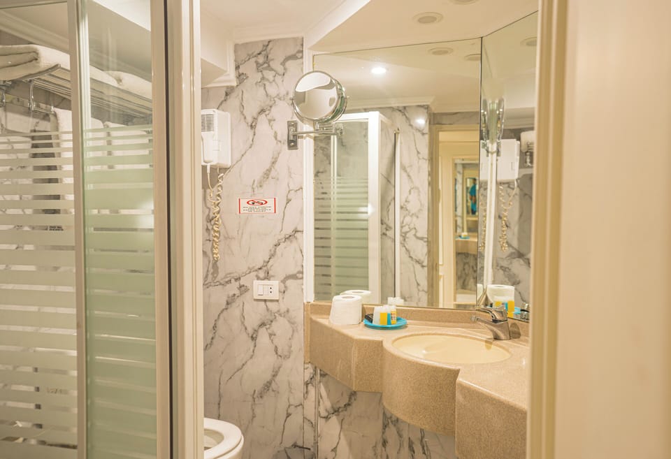Classic Double or Twin Room, River View | Bathroom | Free toiletries, hair dryer, towels, soap