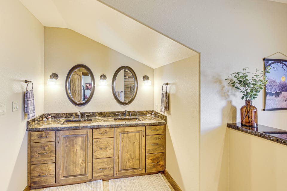 En-Suite Bathroom | 2nd Floor