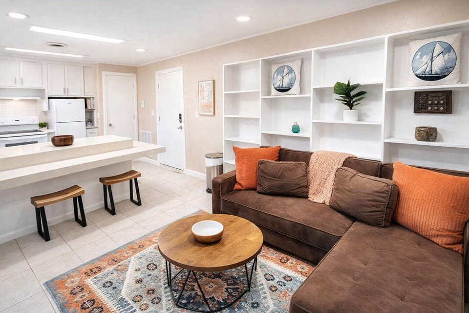 Modern Coastal Retreat | Bright Living + Full Kitchen Near Beach & Dining