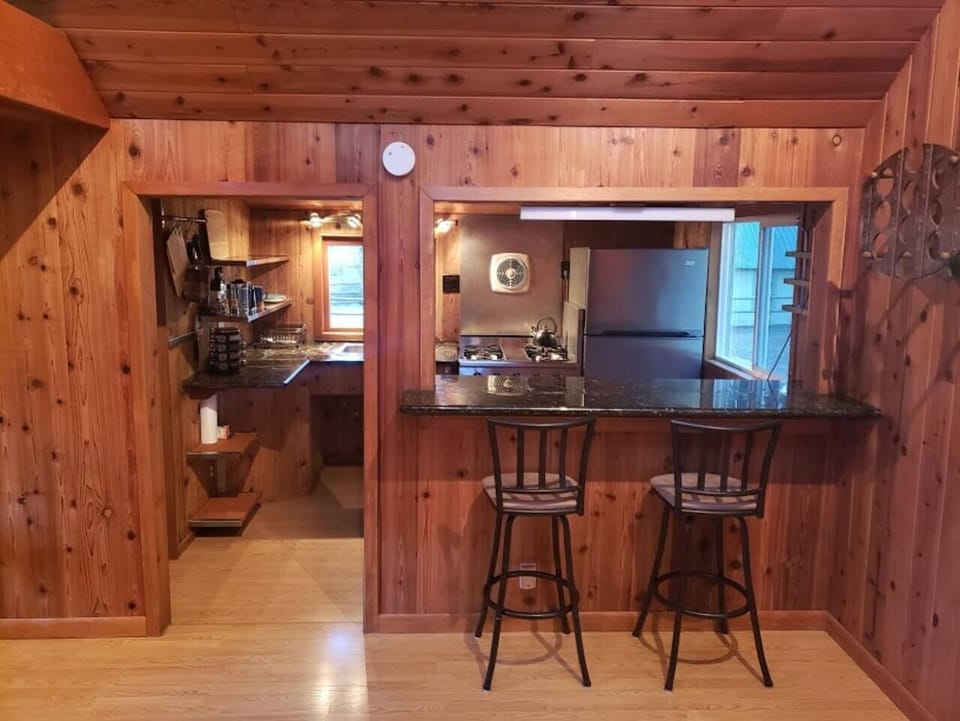 Sweet island to share cooking with visiting
