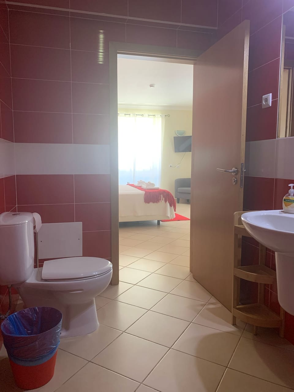 Superior Studio Suite, City View | Bathroom | Hair dryer, towels, soap, shampoo