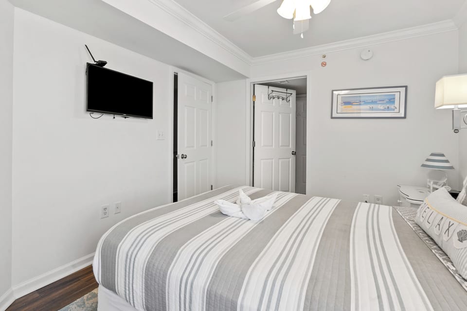 Condo, Multiple Beds, Jetted Tub, Ocean View (Ashworth 1809) | 4 bedrooms, individually decorated, individually furnished, bed sheets