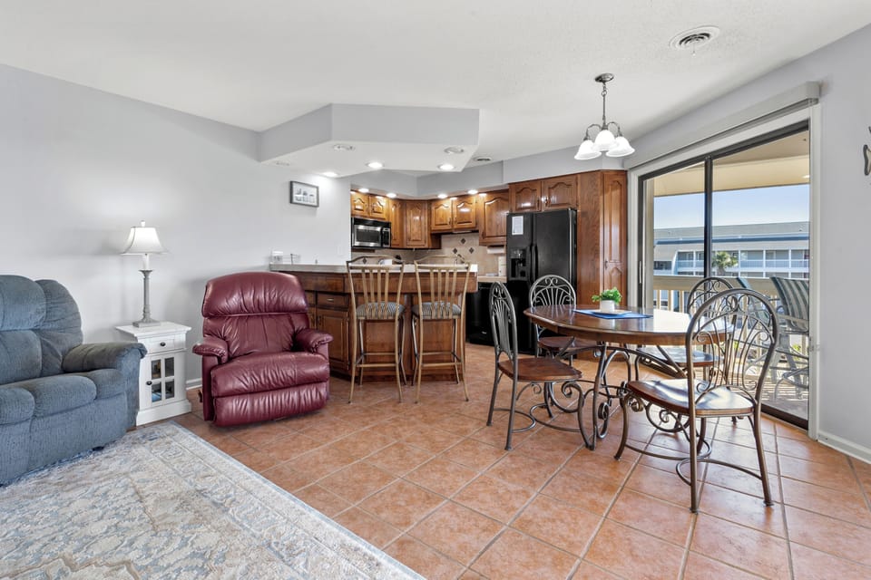 Condo, Multiple Beds, Balcony, Garden View (Tilghman Lakes D4) | Interior