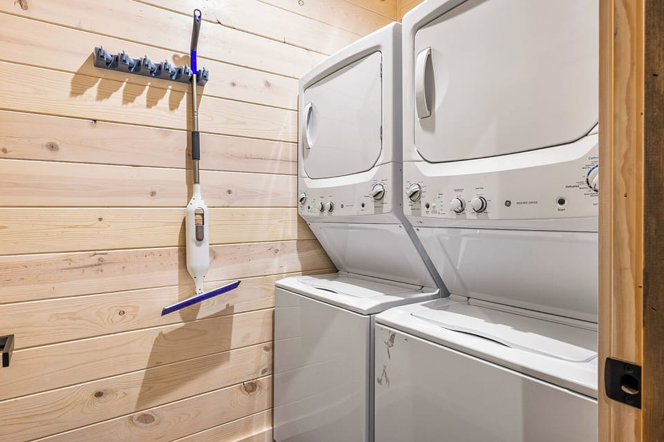 Laundry Room (double washer dryer)