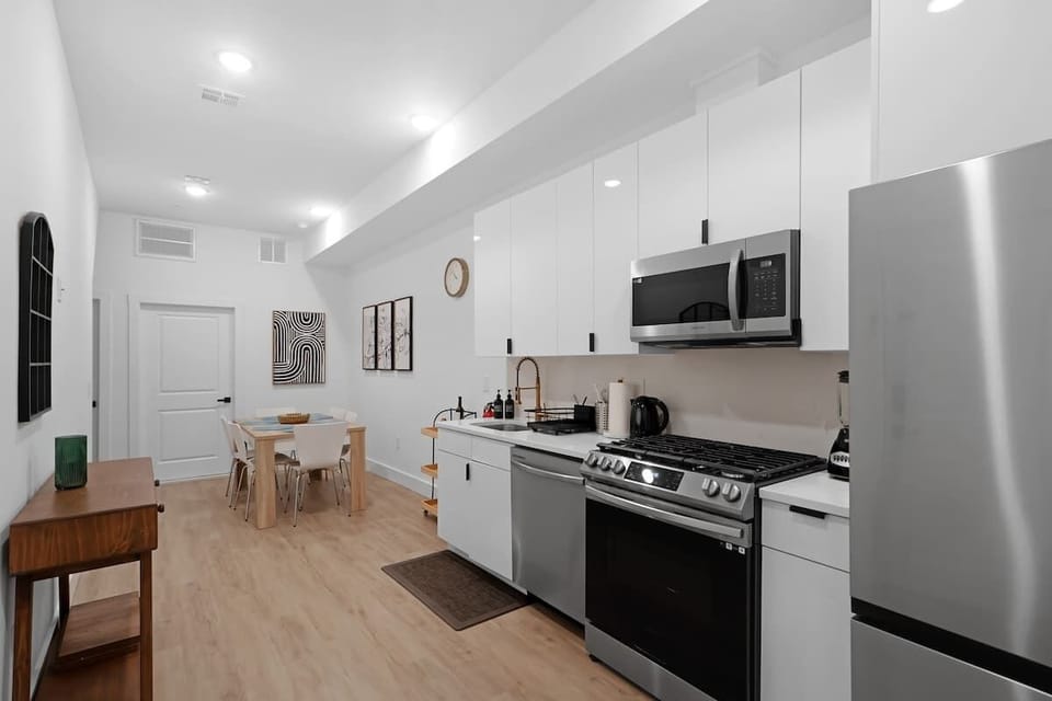 Spacious open kitchen with access to dinning area