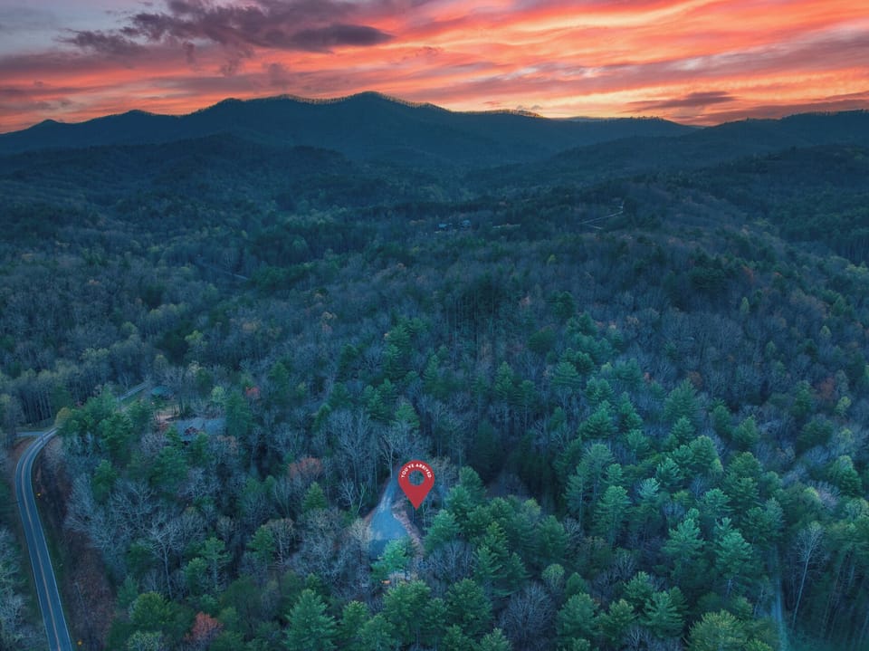 Escape to a private cabin nestled in Blue Ridge—peaceful, & nature-filled.