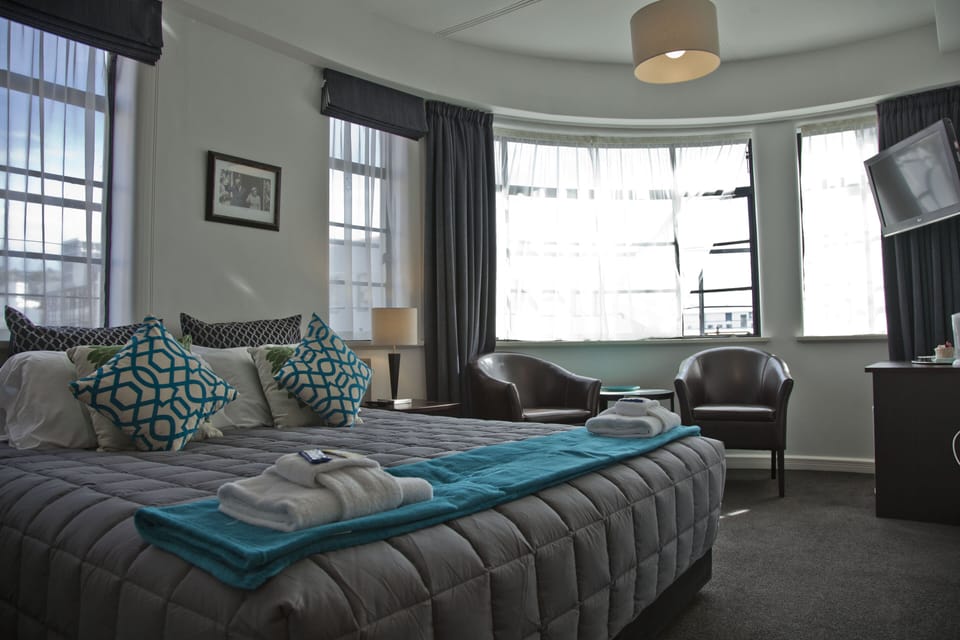 Deluxe Double Room | Iron/ironing board, free cribs/infant beds, free WiFi, bed sheets