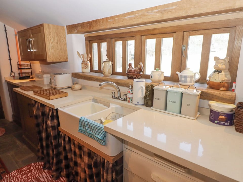 Fridge, microwave, toaster, cookware/dishes/utensils