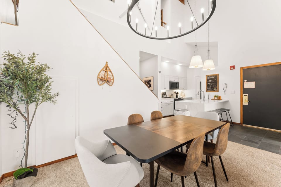 Condo (3 Bedrooms) | Property amenity