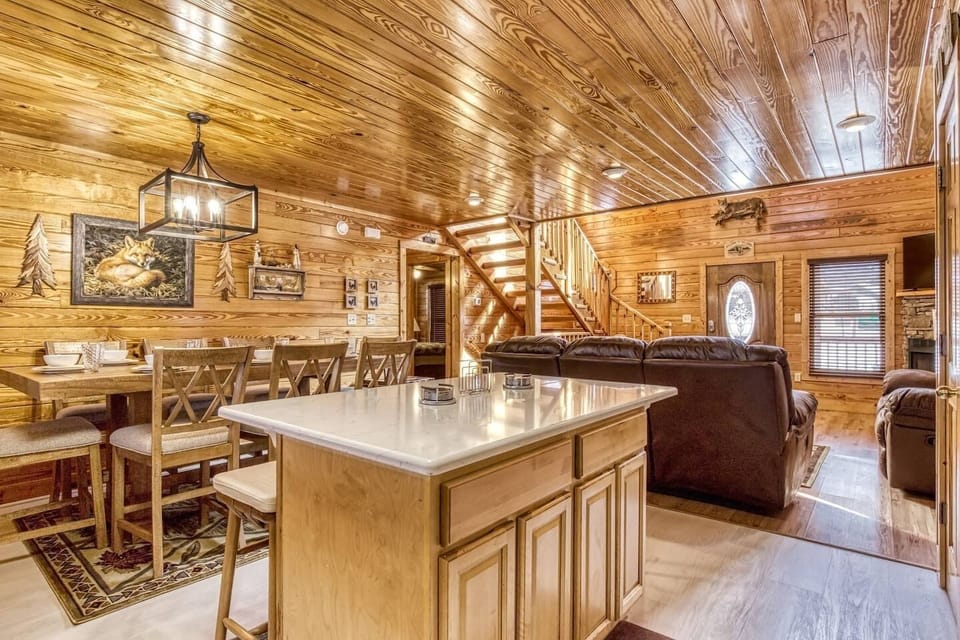 Fully stocked kitchen - Kitchen Island with seating 