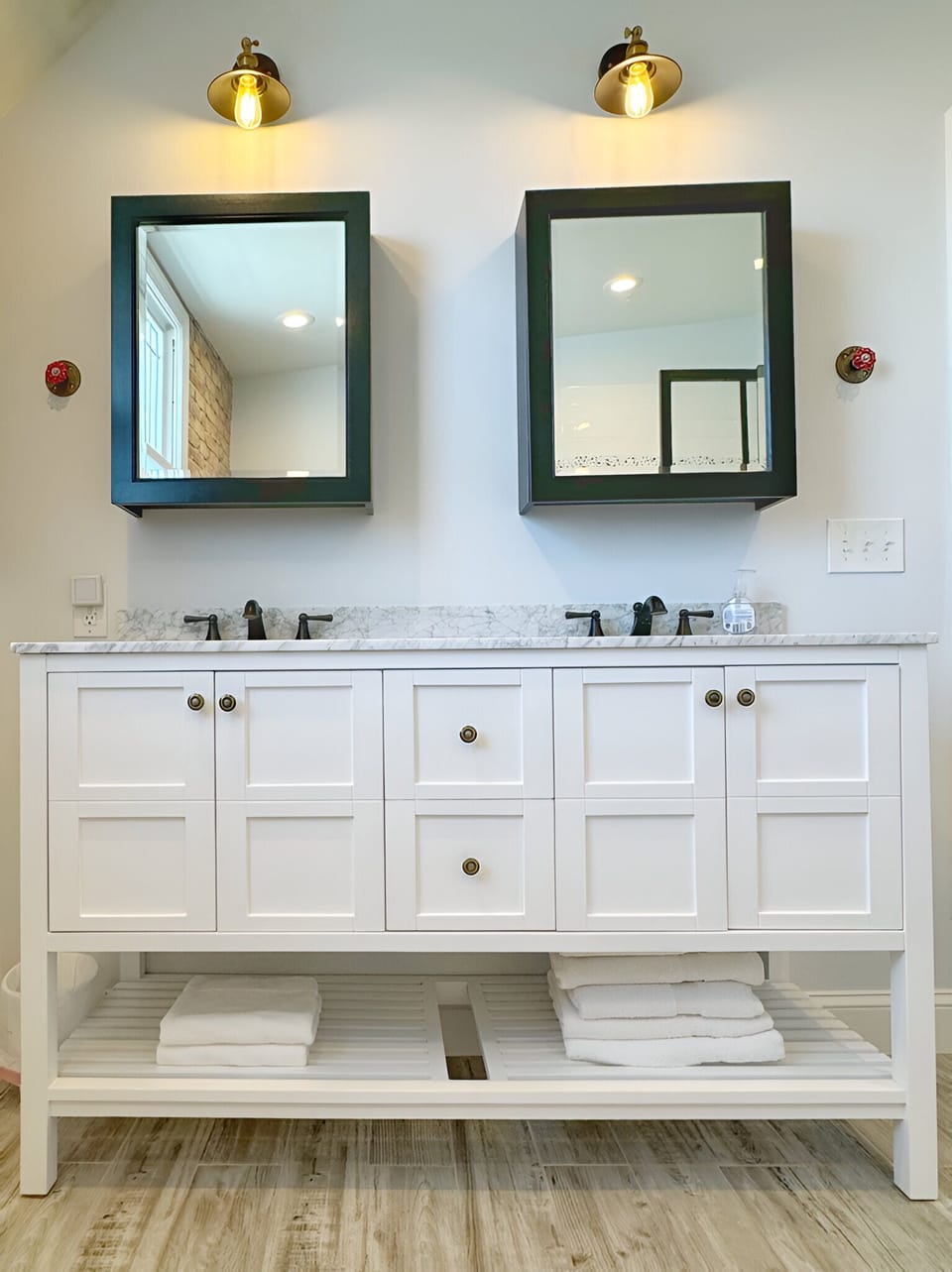 Spacious upstairs bathroom is shared between bedrooms 3, 4 and 5.