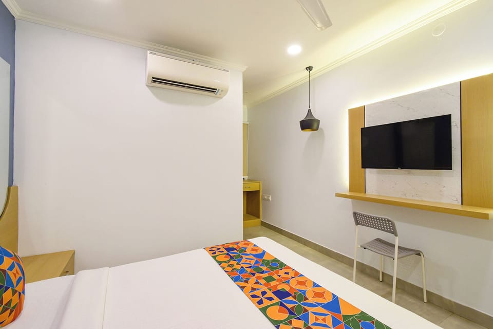 Egyptian cotton sheets, premium bedding, in-room safe, WiFi (free)