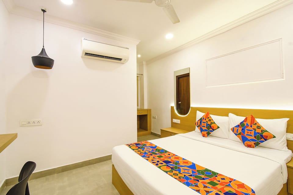 Egyptian cotton sheets, premium bedding, in-room safe, WiFi (free)
